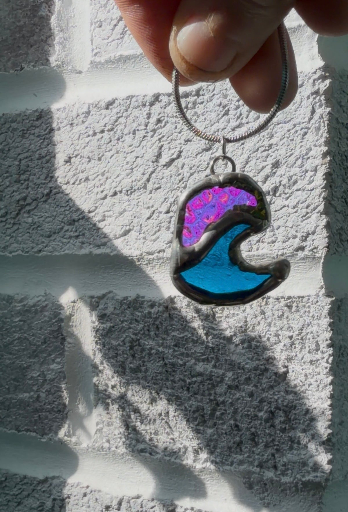 Dichroic wave