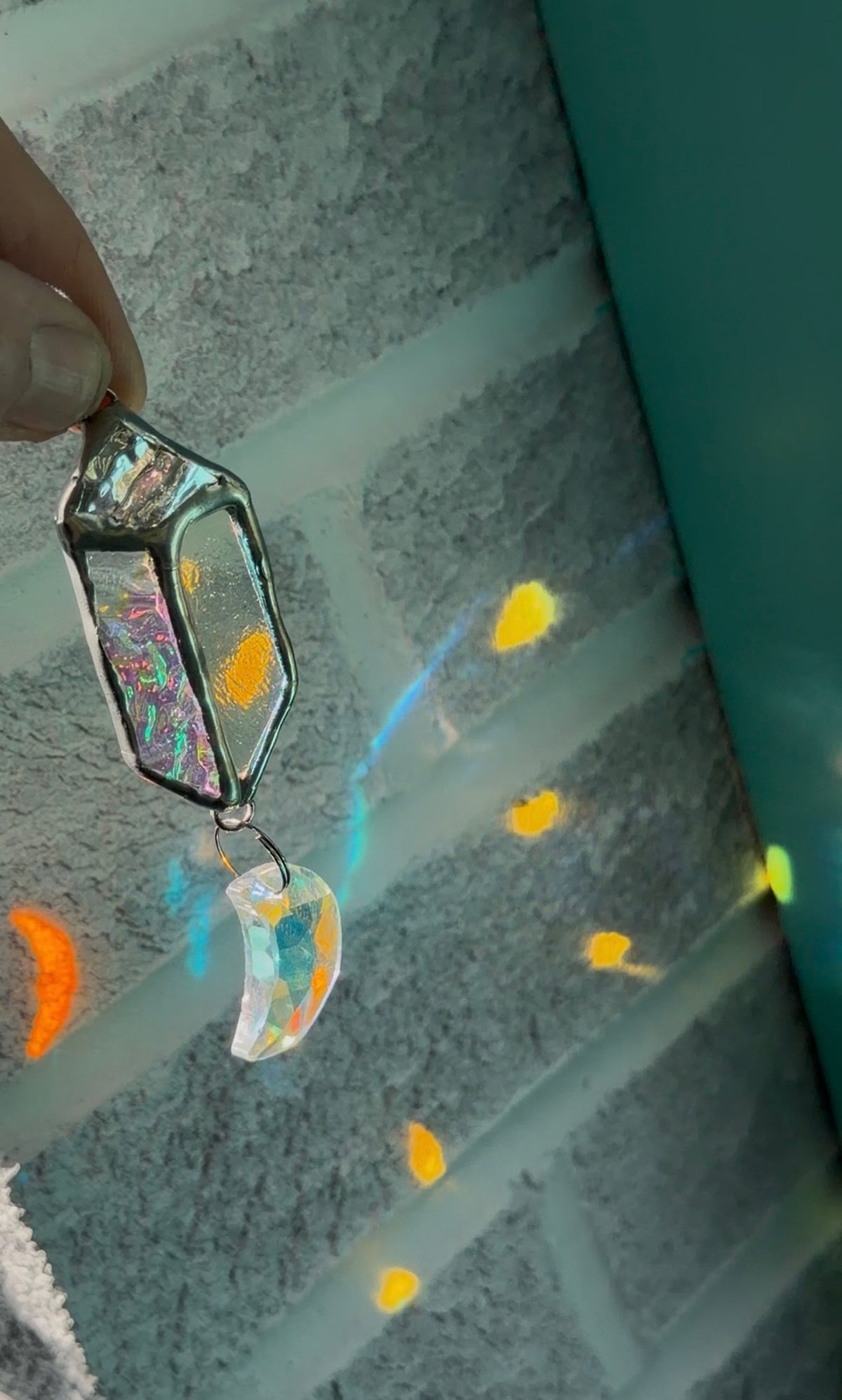 Dichroic crystal ripple glass ￼