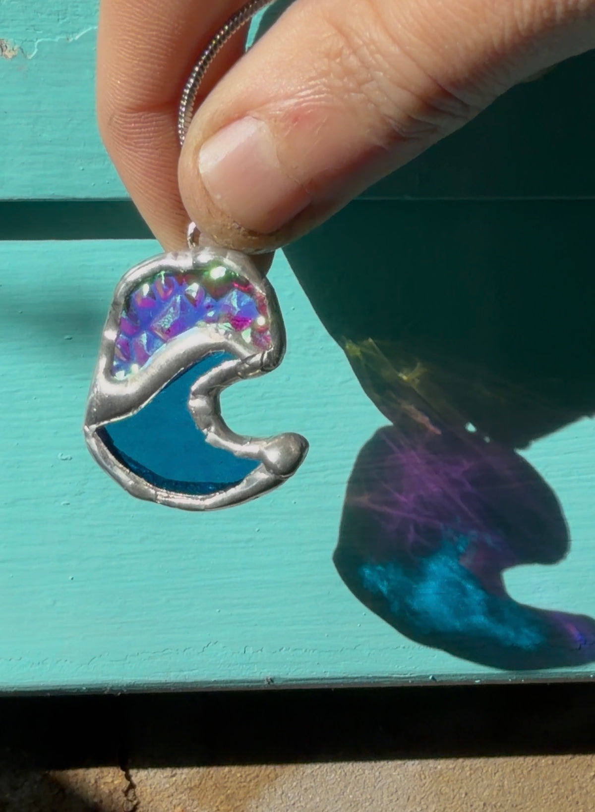 Dichroic wave