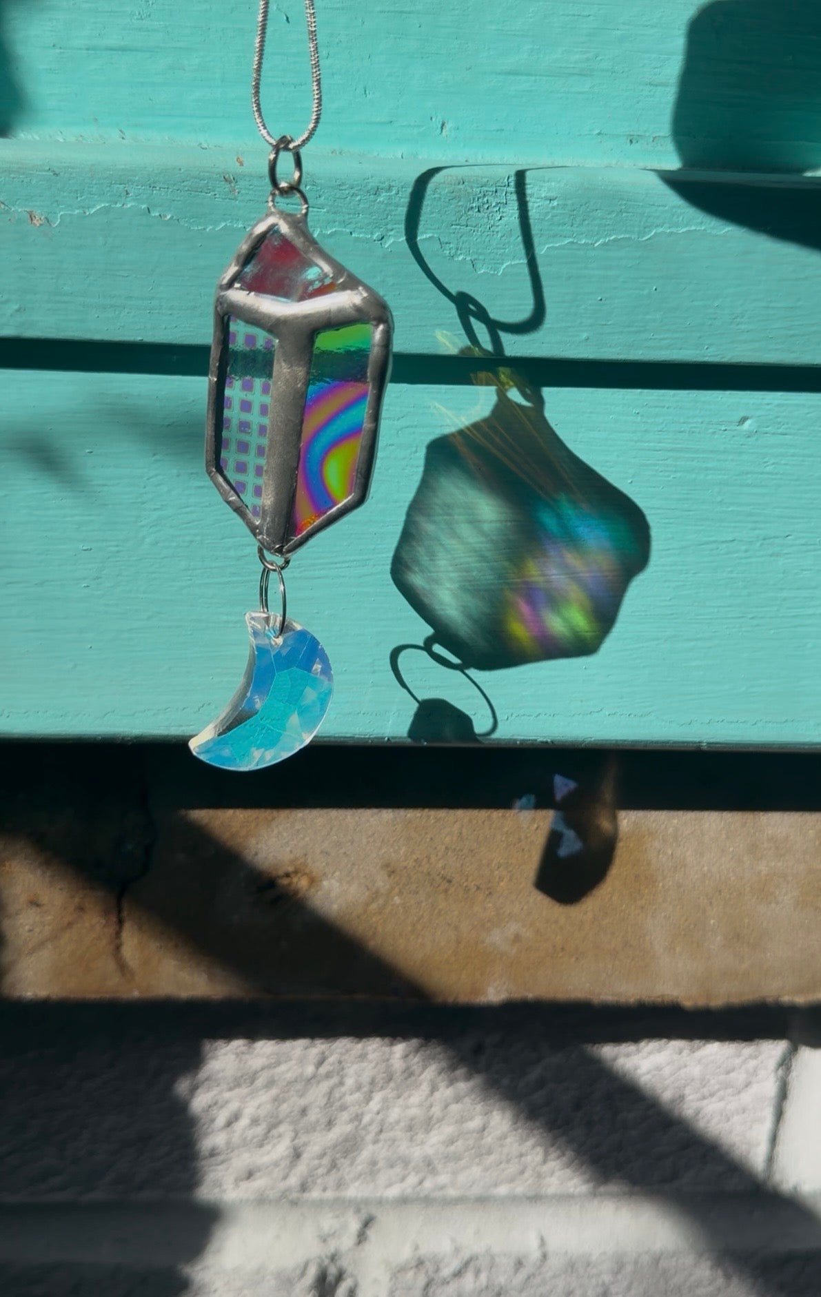 Dichroic crystal rainbow swirl